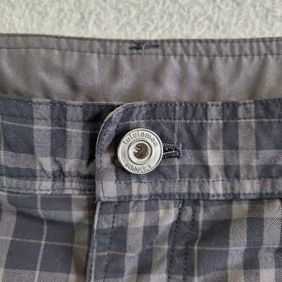 Lululemon Shorts Mens 36 Gray Plaid Kahuna Beach Skateboard Athleisure Resort - Picture 3 of 15